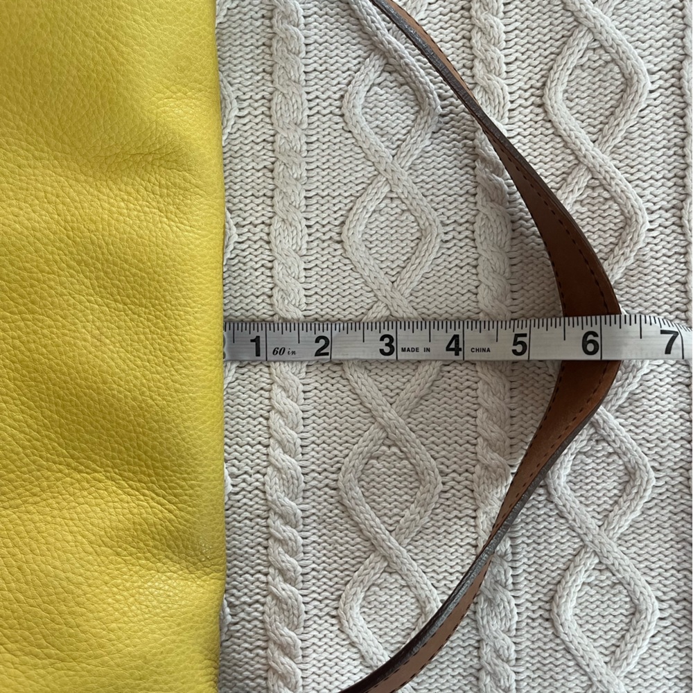 Fossil Large Yellow Leather Shoulder Bag spacious with Several Compartments - Picture 6 of 17